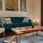 Villa Vista Retreat